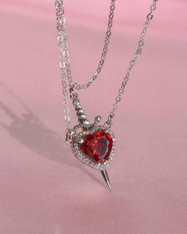 💝  Presentea a tu amor con el Collar Espada y Corazón + Caja de Regalo