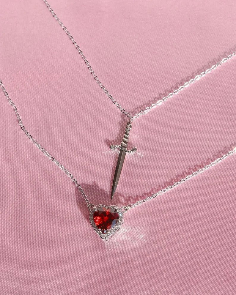 💝  Presentea a tu amor con el Collar Espada y Corazón + Caja de Regalo