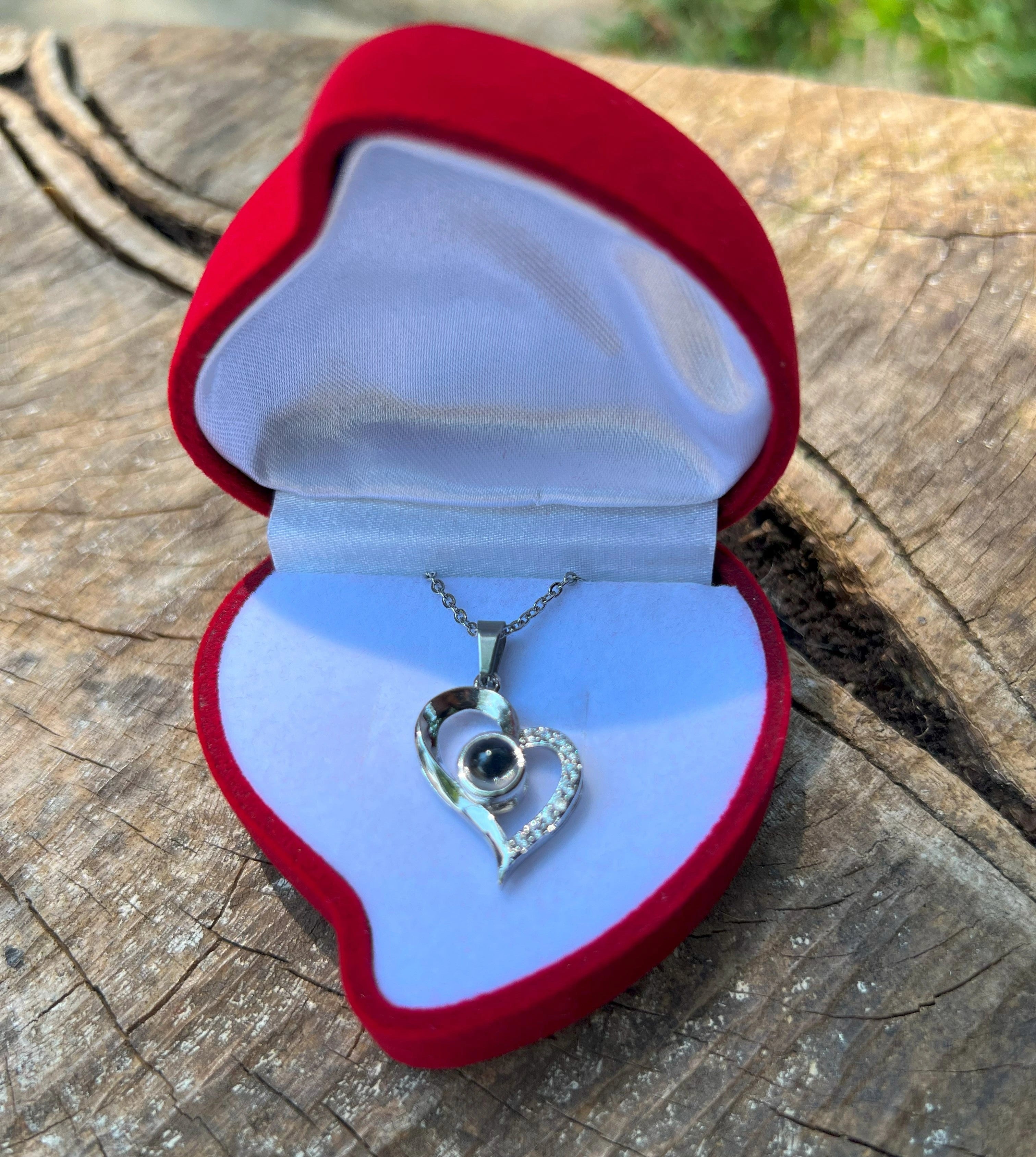 💝 Collar Corazón con Mensaje Secreto (100 Idiomas) – Regalo Especial